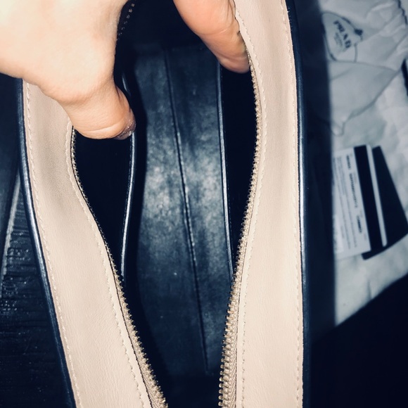 Saffiano leather shoulder bag - Picture 7 of 8